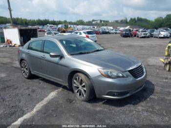  Salvage Chrysler 200