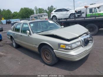  Salvage Lincoln Towncar