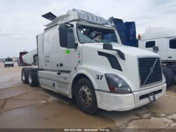  Salvage Volvo Vnl