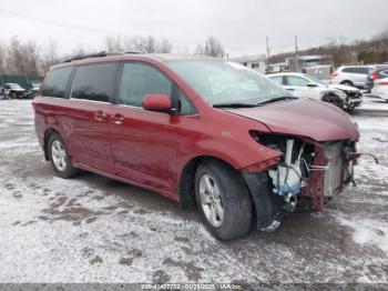  Salvage Toyota Sienna