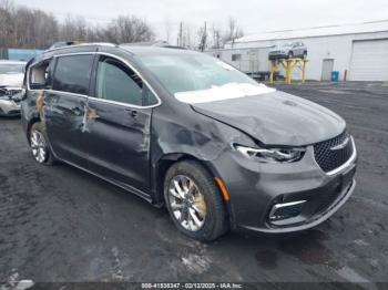  Salvage Chrysler Pacifica