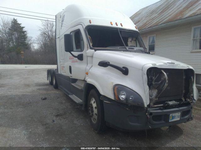  Salvage Freightliner Cascadia 125