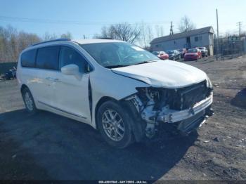  Salvage Chrysler Pacifica
