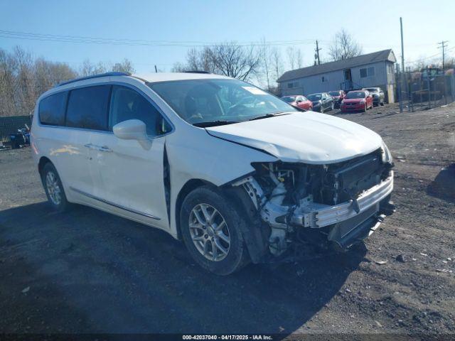  Salvage Chrysler Pacifica
