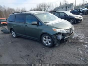  Salvage Toyota Sienna