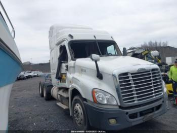  Salvage Freightliner Cascadia 125