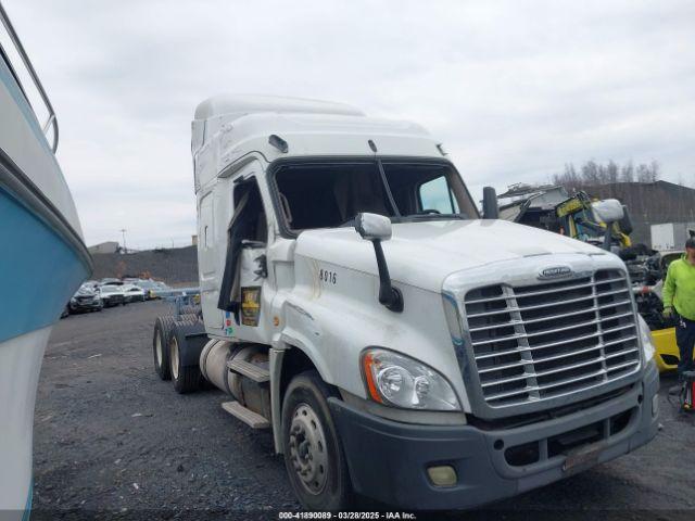  Salvage Freightliner Cascadia 125