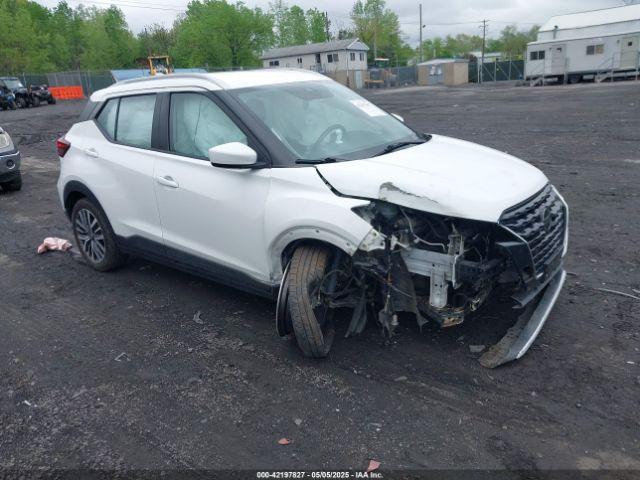  Salvage Nissan Kicks
