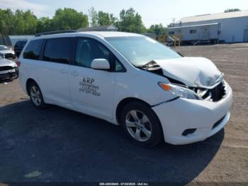  Salvage Toyota Sienna