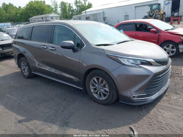  Salvage Toyota Sienna