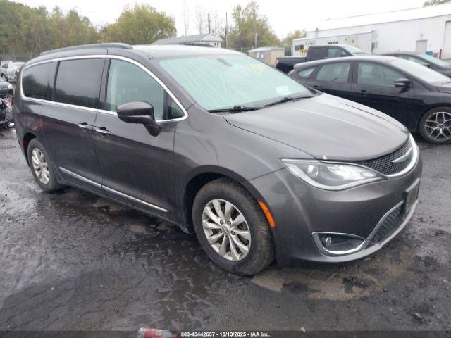  Salvage Chrysler Pacifica