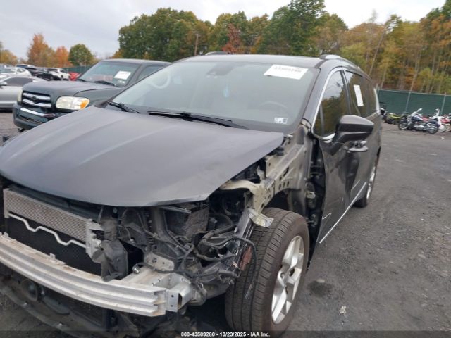 Chrysler Pacifica Touring L Plus Image 16