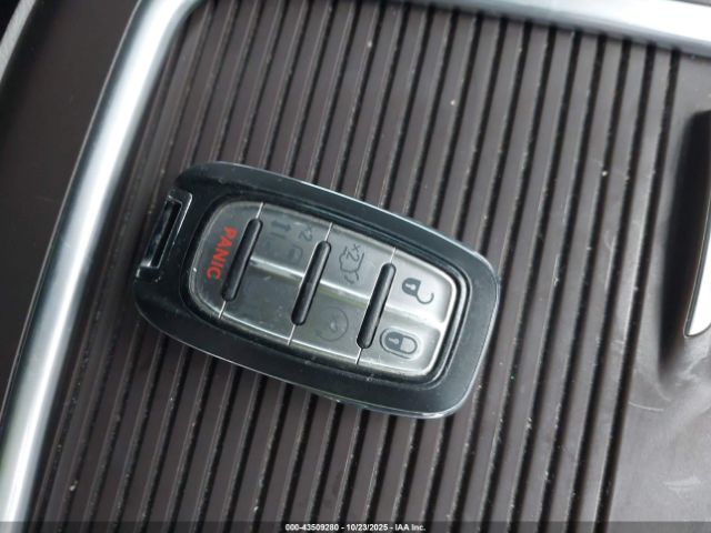 Chrysler Pacifica Touring L Plus Image 5