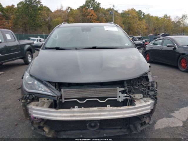 Chrysler Pacifica Touring L Plus Image 10