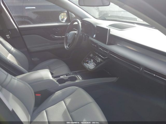 Lincoln Corsair Standard Image 8