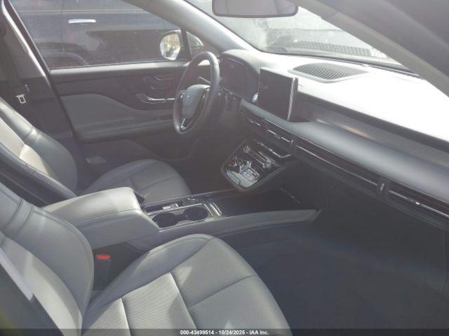 Lincoln Corsair Standard Image 8