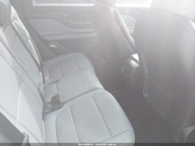 Lincoln Corsair Standard Image 9