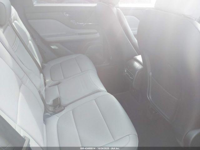 Lincoln Corsair Standard Image 9