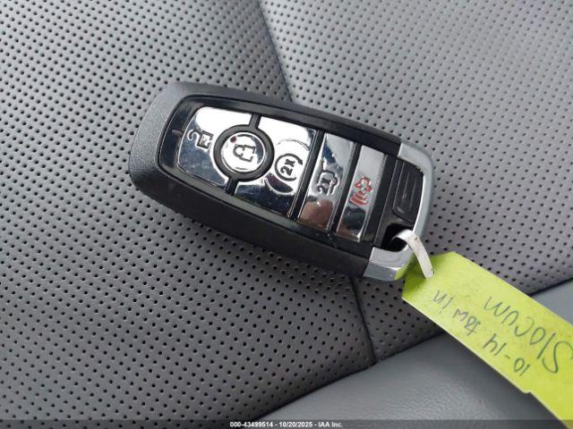 Lincoln Corsair Standard Image 2