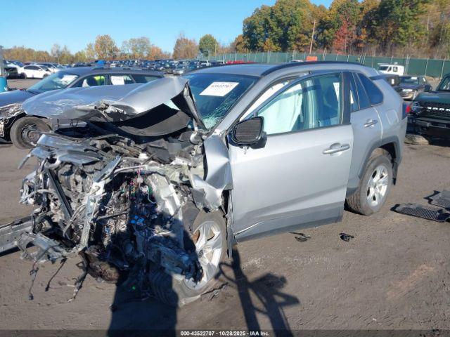 Toyota RAV4 Xle Image 4