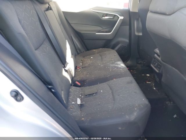 Toyota RAV4 Xle Image 2