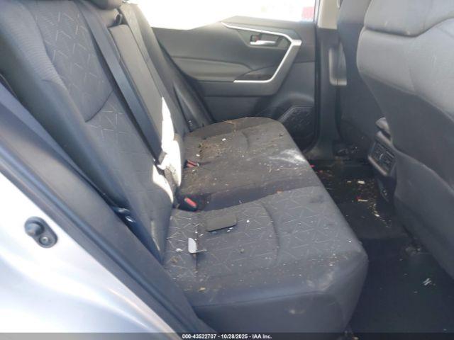 Toyota RAV4 Xle Image 2