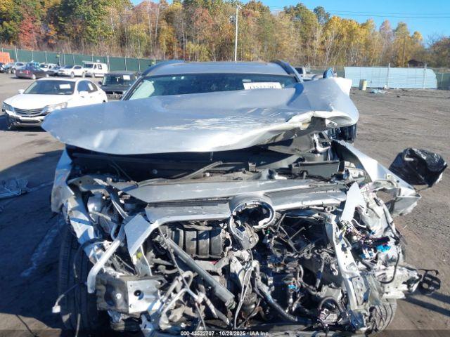 Toyota RAV4 Xle Image 3