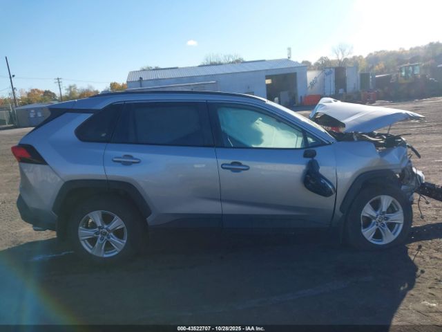 Toyota RAV4 Xle Image 13