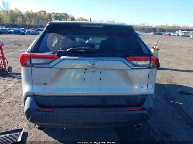 Toyota RAV4 Xle Image 11