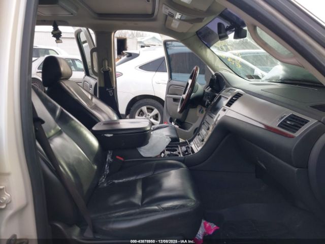 Cadillac Escalade Premium Image 2