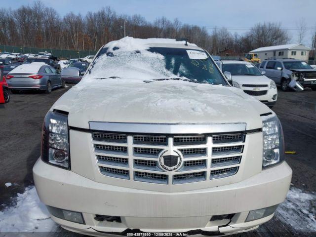 Cadillac Escalade Premium Image 6