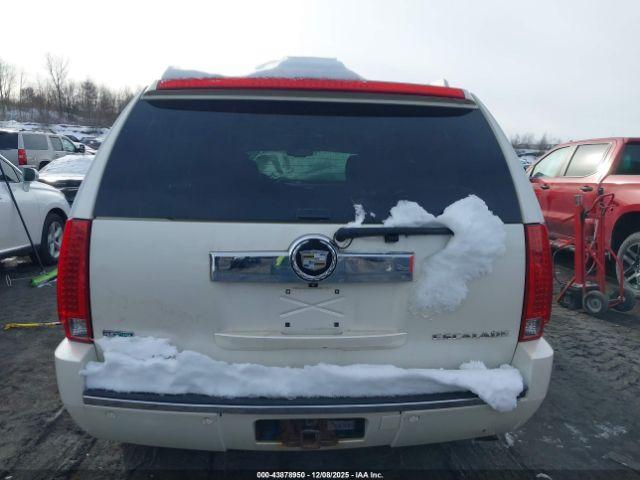 Cadillac Escalade Premium Image 11