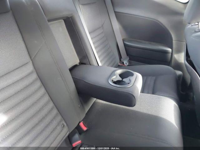 Dodge Challenger Sxt Image 10