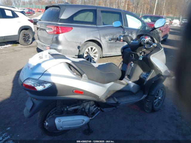 Piaggio Mp3 250 Image 2