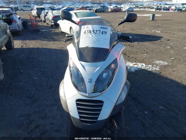 Piaggio Mp3 250 Image 13