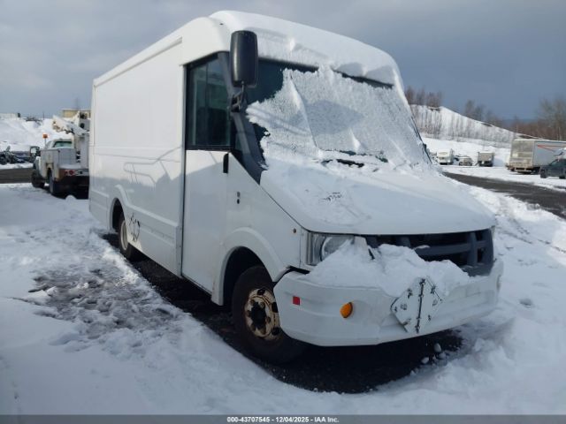 Isuzu Commercial Van Image 1