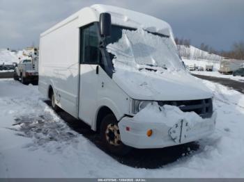  Salvage Isuzu Commercial Van