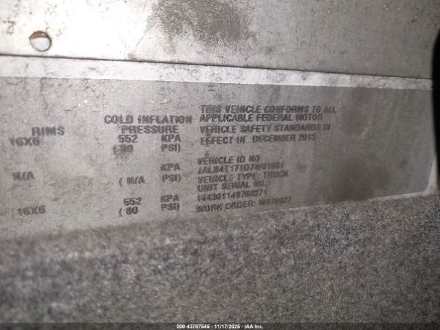 Isuzu Commercial Van Image 5