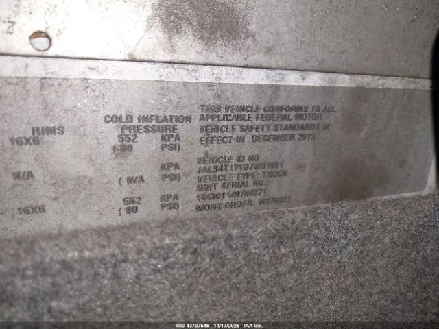 Isuzu Commercial Van Image 5