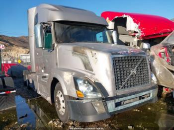 Salvage Volvo Vn