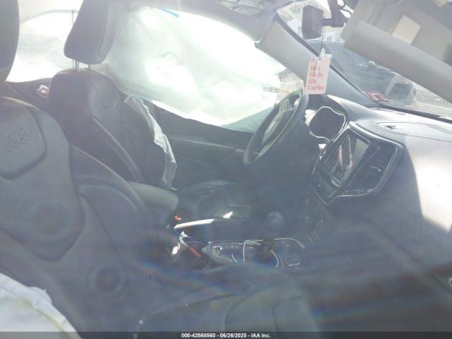 Jeep Cherokee Limited 4x4 Image 10