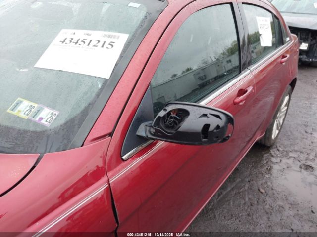 Chrysler 200 Touring Image 14