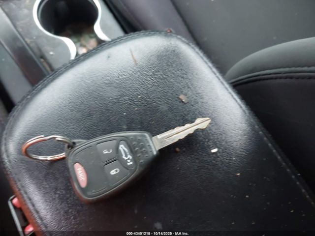 Chrysler 200 Touring Image 8