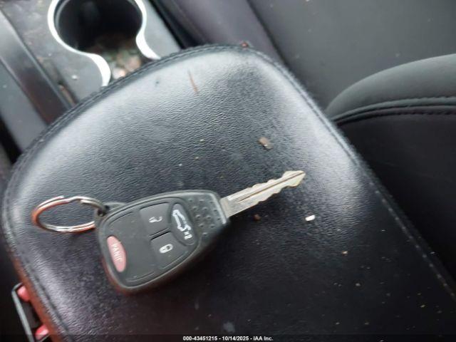 Chrysler 200 Touring Image 8