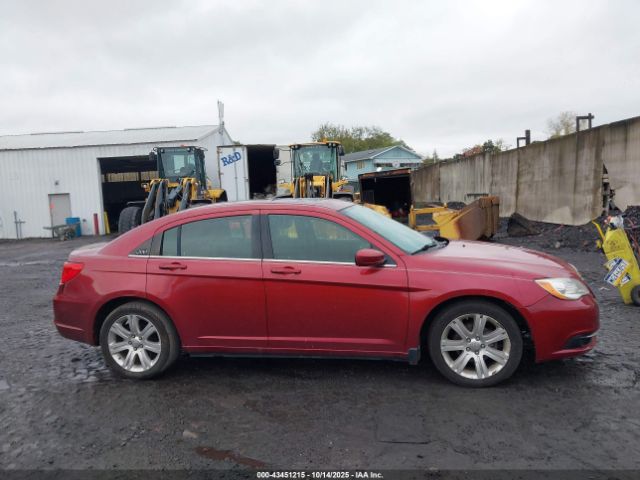 Chrysler 200 Touring Image 3