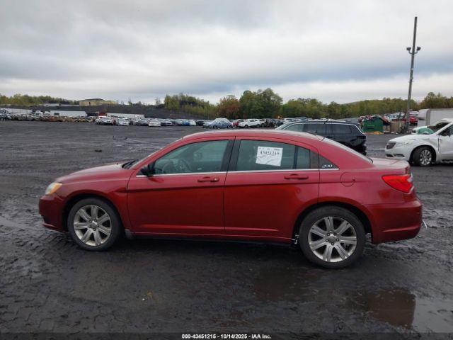 Chrysler 200 Touring Image 16