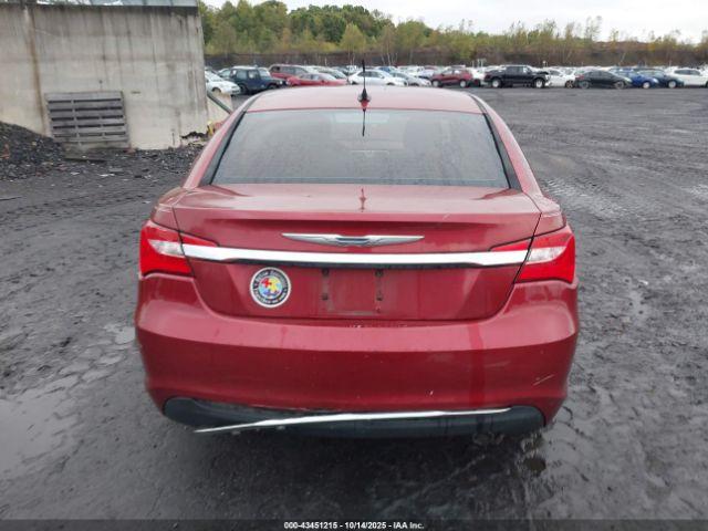 Chrysler 200 Touring Image 9