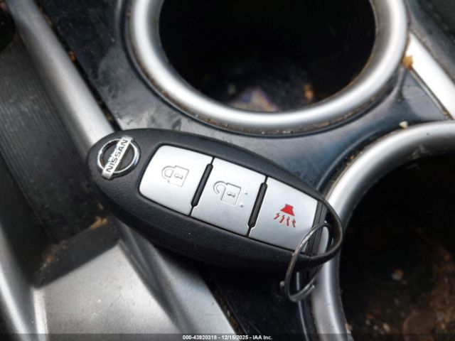 Nissan Pathfinder S Image 8