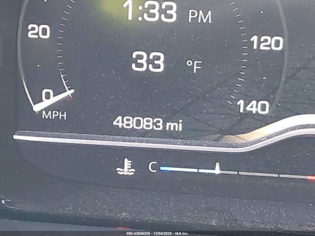 GMC Yukon 4wd Denali Image 3