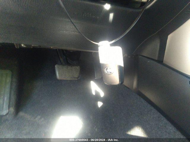 Toyota RAV4 Xle Image 8